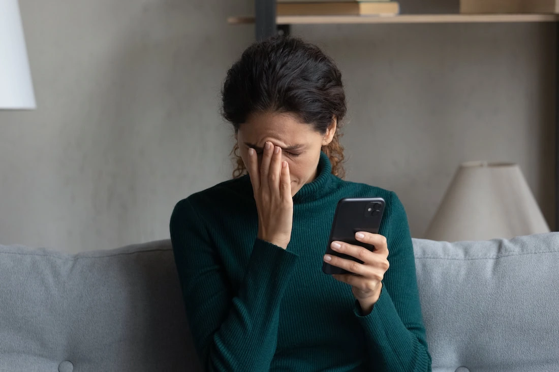 A woman struggles with social media.
