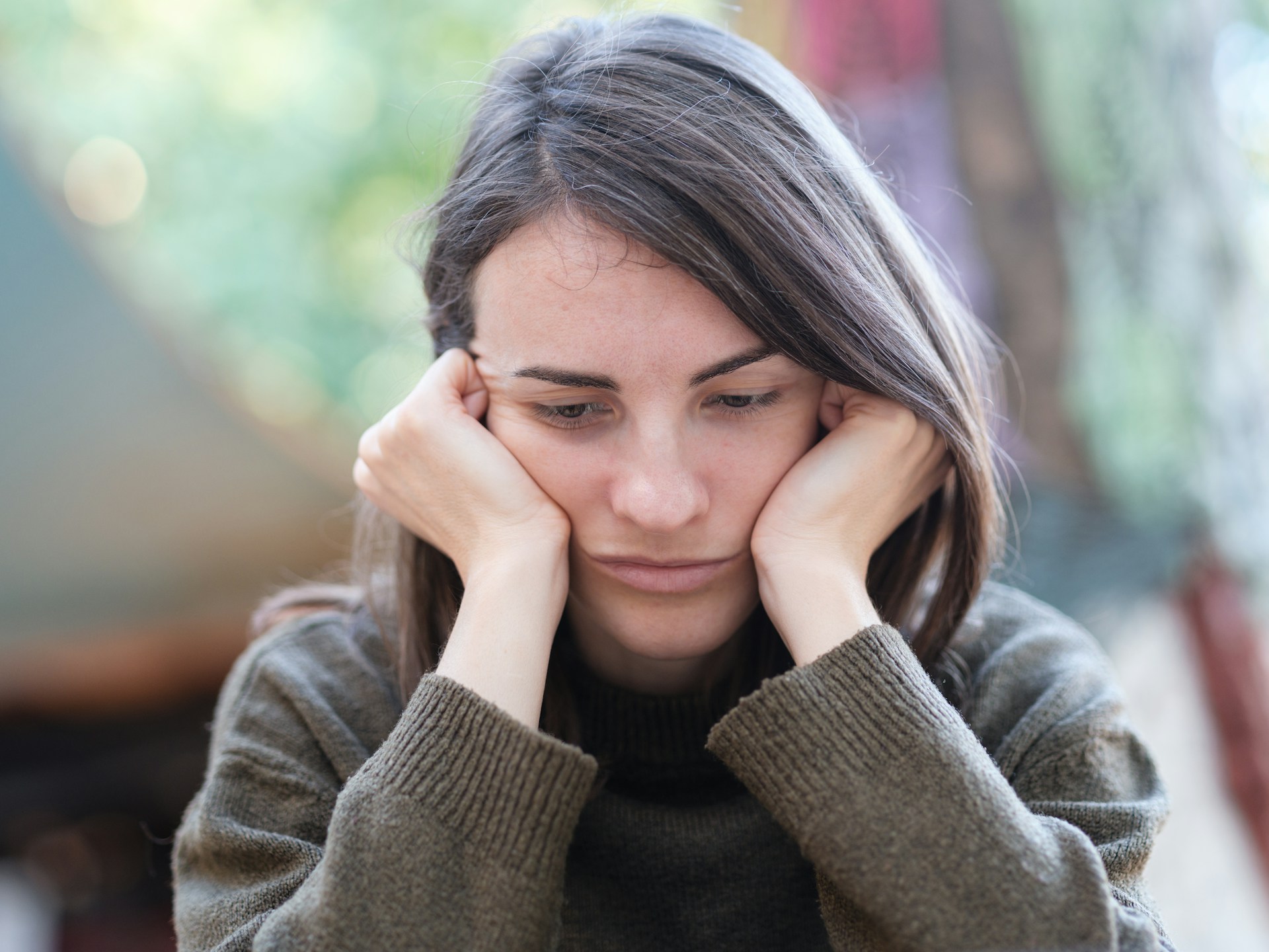 women sitting signs of a high functioning alcoholic